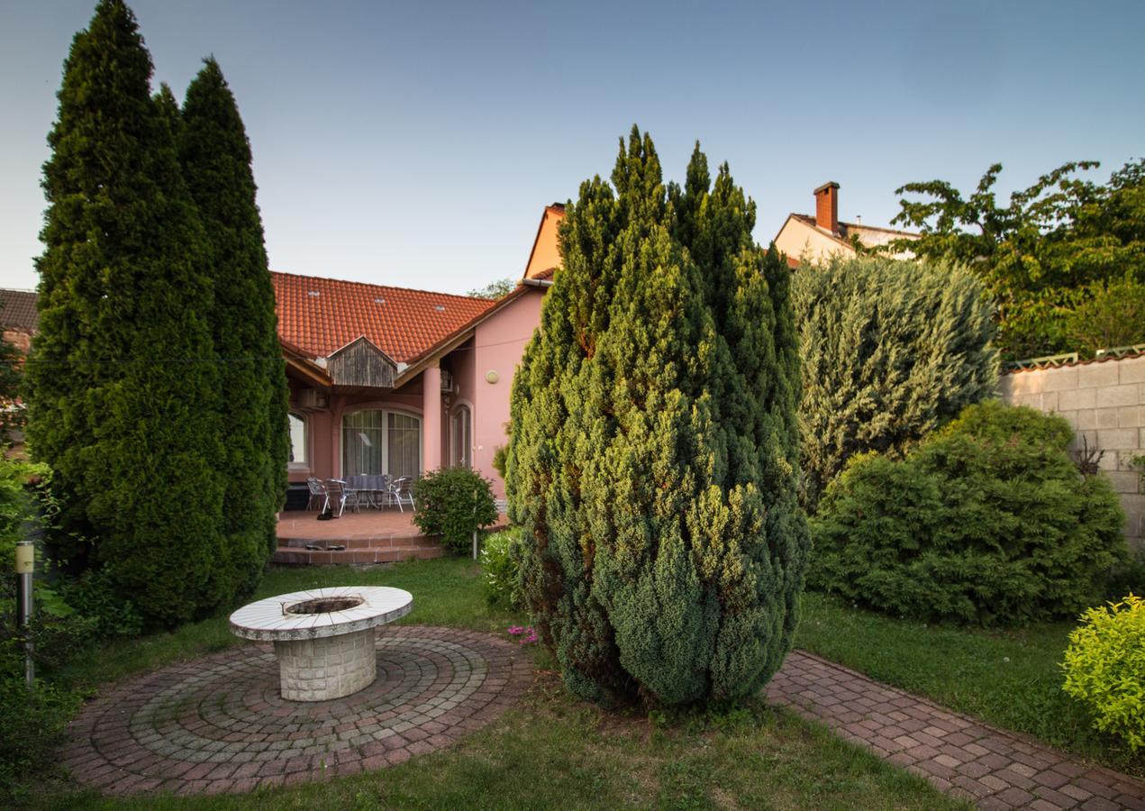 Boros Vendeghaz Eger Villa ภายนอก รูปภาพ